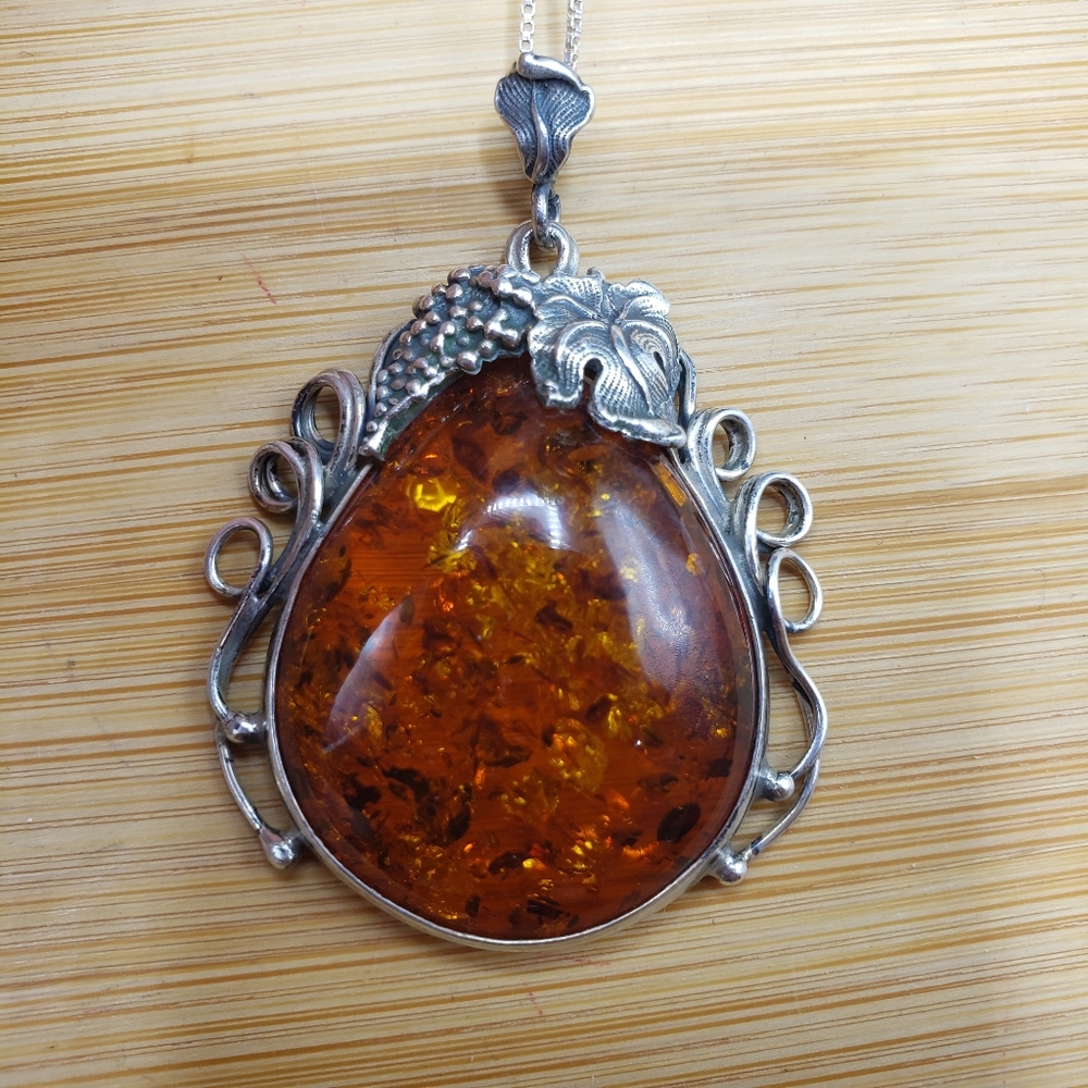 Amber w/Sterling Silver Grapevine frame & 24 Inch Italian Box Chain .925 Artisan
